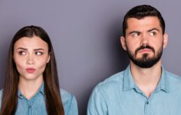 ۶۳۰۲-couple-with-unsure-facial-expressions-gettyim